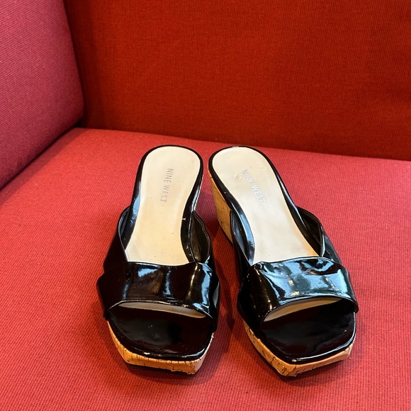 Nine West Black Patent Wedge Sandals - Size 6.5 - Pre-owned - Picture 2 of 3